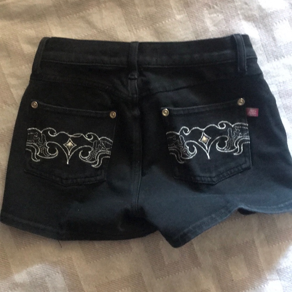 Shorts 🩳 - Picture 2 of 2
